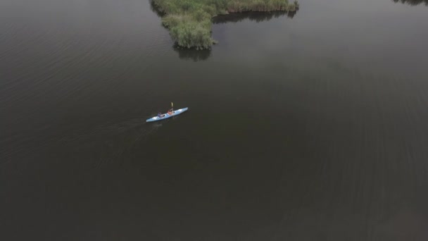 Kayak Vela sul fiume — Video Stock