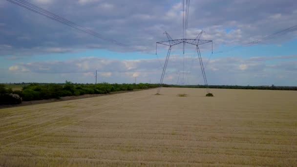 Пілона високої напруги живлення — стокове відео