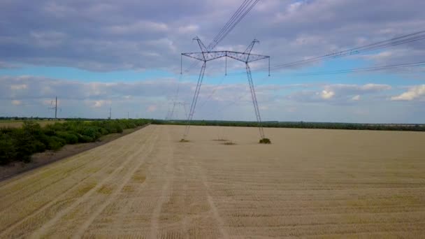 Пілона високої напруги живлення — стокове відео