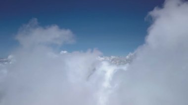 Alp Dağları 'nın üzerinden uçarken