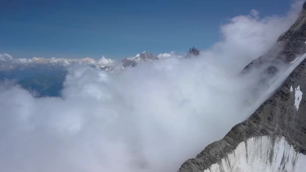 Πετώντας πάνω από τα βουνά των Άλπεων — Αρχείο Βίντεο