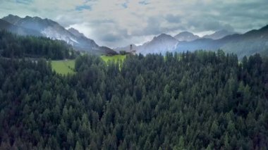 Dolomitlerin Üzerinde Hava Uçuşu
