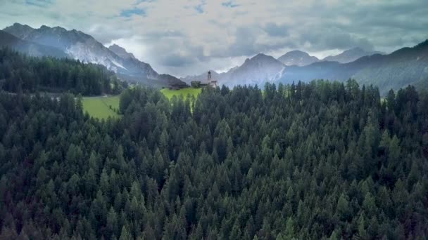 Voo aéreo sobre as Dolomitas — Vídeo de Stock