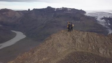 Kristinartindar tepesinde Turistler
