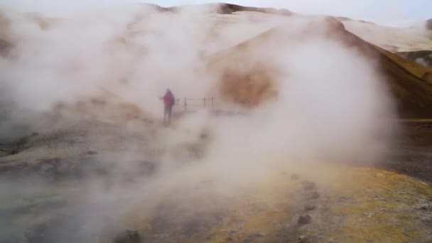 Horké prameny v Kerlingarfjoll geotermální oblasti — Stock video