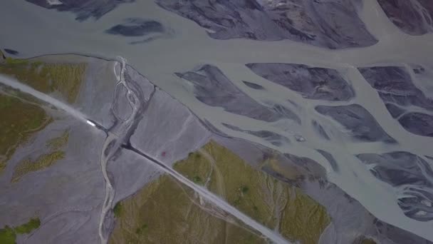 Vista aérea del río Glaciar y la carretera en Islandia — Vídeos de Stock