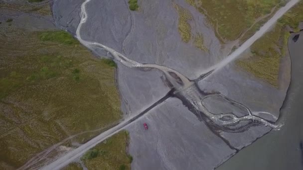 Vista aérea do rio Glacier e da Estrada na Islândia — Vídeo de Stock