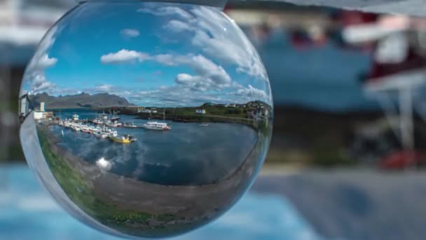 Vista a través de una bola de vidrio — Vídeo de stock