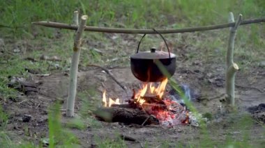 Ateşin Üzerindeki Tencere