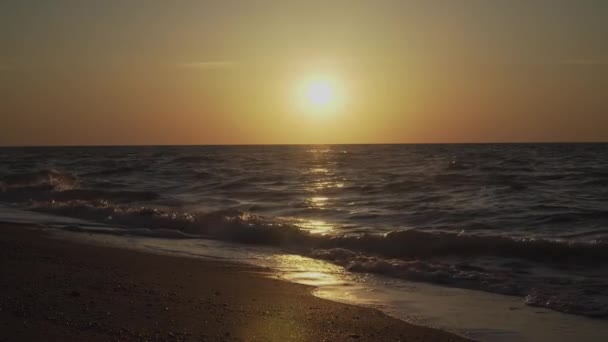 Belo pôr do sol no mar — Vídeo de Stock