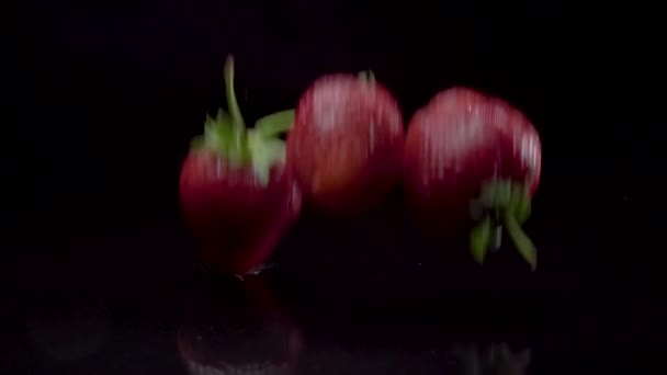 Strawberry slow motion closeup falling in water with Splash droplets — Stock Video