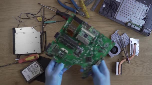 Reparatur der Computerplatine — Stockvideo