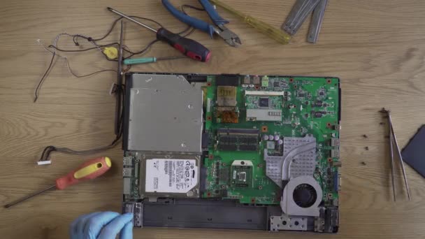 Desmontagem da placa de computador — Vídeo de Stock