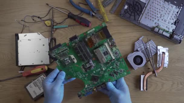 Desmontagem da placa de computador — Vídeo de Stock