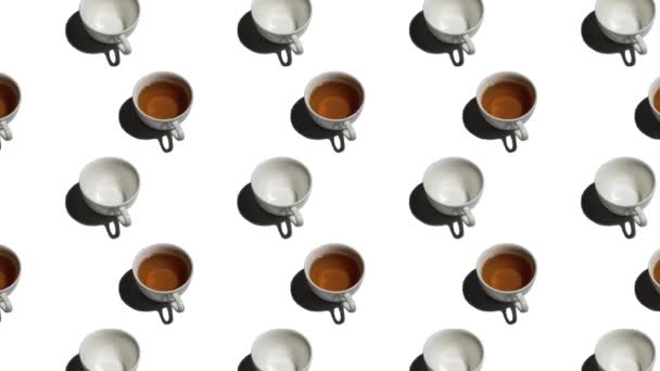 Modello con molte tazze da tè e tazze vuote animate su sfondo bianco — Video Stock