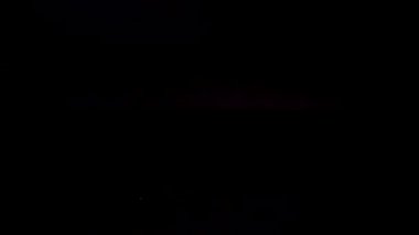 Domates yavaş çekim yakın çekim su damlacıklarıyla suya düşüş