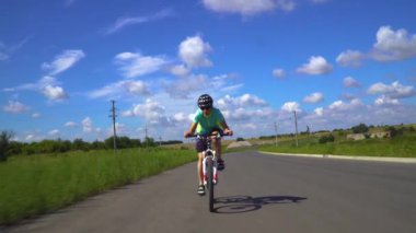 Profesyonel triatloncu bisiklet, pedallı bisiklet, spor konsepti.
