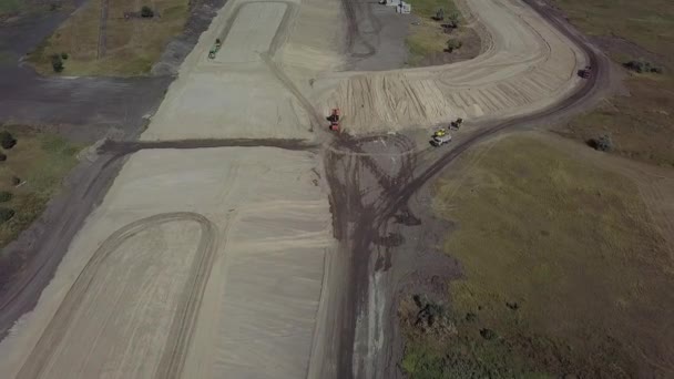 Строительство нового скоростного шоссе — стоковое видео