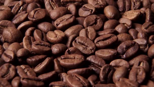 Forgó lövés ízletes pörkölt kávébab — Stock videók