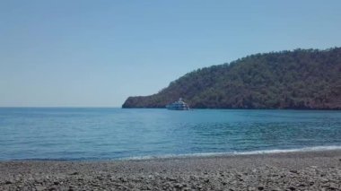 Çadırın içinden ve Akdeniz 'in üzerinden uçarak