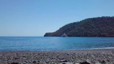 Çadırın içinden ve Akdeniz 'in üzerinden uçarak