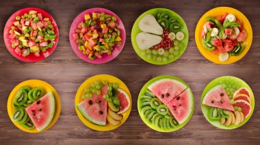 sağlıklı gıda. meyve salataları masanın üzerinde. Vegan gıda