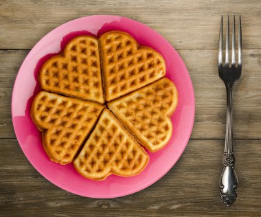 Belçika waffle ahşap arka plan. Waffle plaka üstten görünüm üzerinde