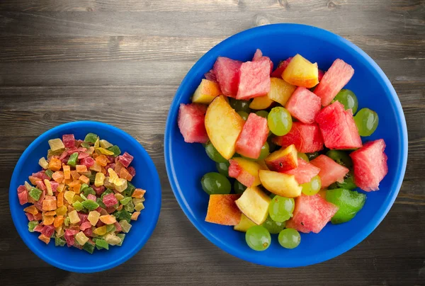 Fruktsallad Trä Bakgrund Vegetarisk Sallad Frukt Tallrik — Stockfoto