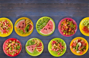 sağlıklı gıda. meyve salataları masanın üzerinde. Vegan gıda