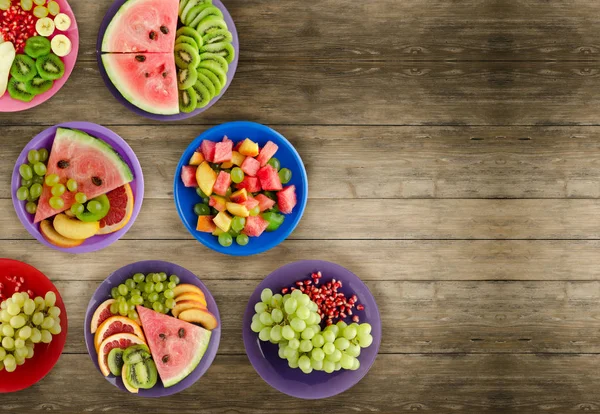 sağlıklı gıda. meyve salataları masanın üzerinde. Vegan gıda