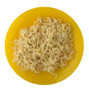  Beyaz arka plan üzerinde izole bir tabak erişte. erişte üzerinde plaka üstten görünüm