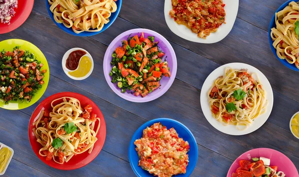 Pâtes Avec Légumes Sauce Sur Une Table Des Spaghettis Dans — Photo