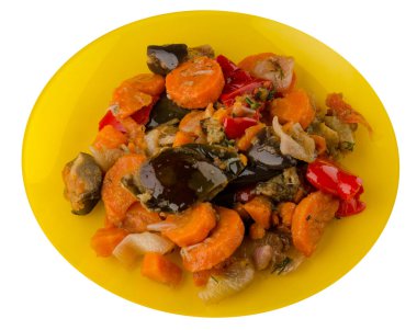 Beyaz arka plan üzerinde izole sebze güveç. Bulgarca olarak yikanmis. Vejetaryen gıda