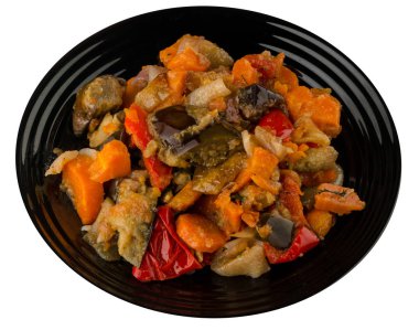 Beyaz arka plan üzerinde izole sebze güveç. Bulgarca olarak yikanmis. Vejetaryen gıda