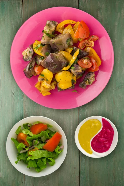 Vegetarische Kost Sautierte Auberginen Auf Einem Teller Gesunde Ernährung Auf — Stockfoto