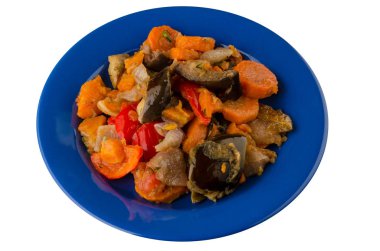 Beyaz arka plan üzerinde izole sebze güveç. Bulgarca olarak yikanmis. Vejetaryen gıda