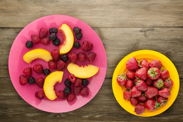 Dietary Healthy Food Blackberry Raspberry Nectarine Plate Plate Vegetarian Food — Stock Photo, Image