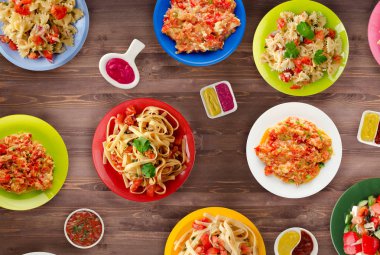                        Makarna sebze ve sos bir tablo. Bir tabak spagetti. Akdeniz yemekleri.