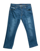 Modré džíny izolovaných na bílém pozadí. Krásné džíny 