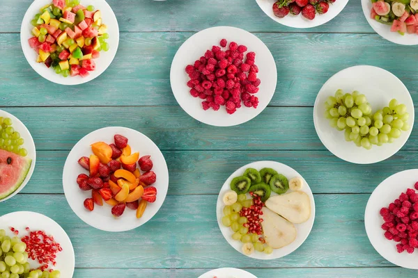 フルーツ ダイエット。木製の背景に皿の上の果物。健康な fo — ストック写真