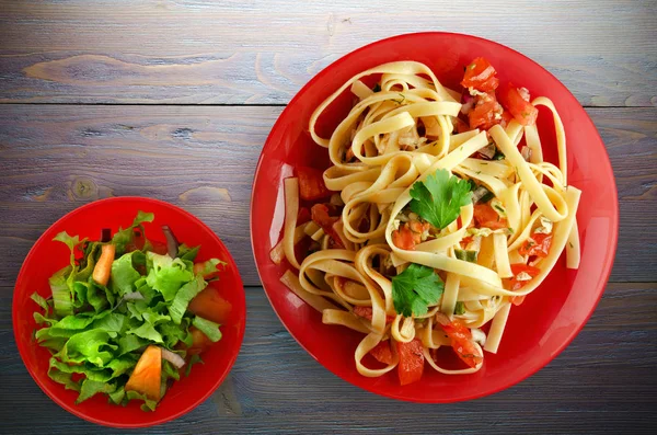 Spaghetti auf einem Teller — Stockfoto
