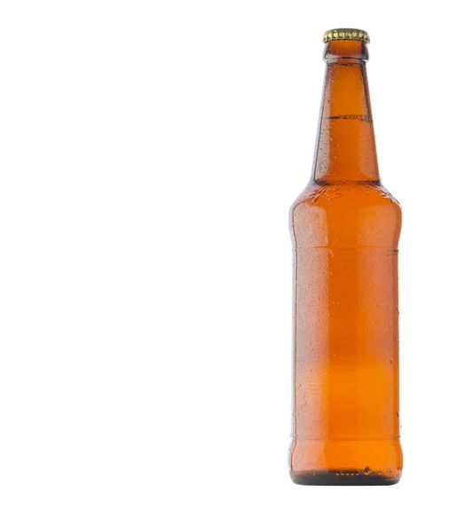 Frasco de cerveja isolado sobre fundo branco. Frasco de cerveja com wate — Fotografia de Stock