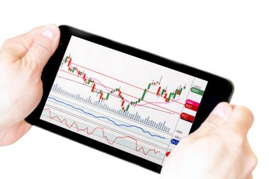 elinde stok grafikleri ile tablet. beyaz arka plan üzerinde izole elinde tablet