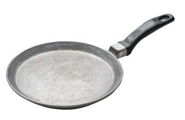 beyaz arka plan üzerinde izole ile boş demir tava.  