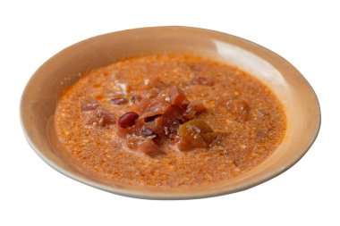 borscht çorbası beyaz bir arka plan üzerinde izole. tabakta borscht çorbası