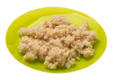  soya soslu pirinç beyaz arka plan üzerinde izole. bir tabak üst görünümünde soya soslu pirinç