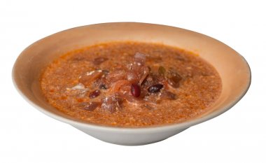 borscht çorbası beyaz bir arka plan üzerinde izole. tabakta borscht çorbası