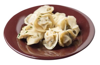 Beyaz arka planda izole bir plaka üzerinde köfte. et Dumpling