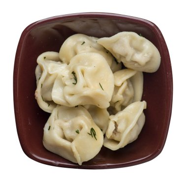 Beyaz arka planda izole bir plaka üzerinde köfte. et Dumpling