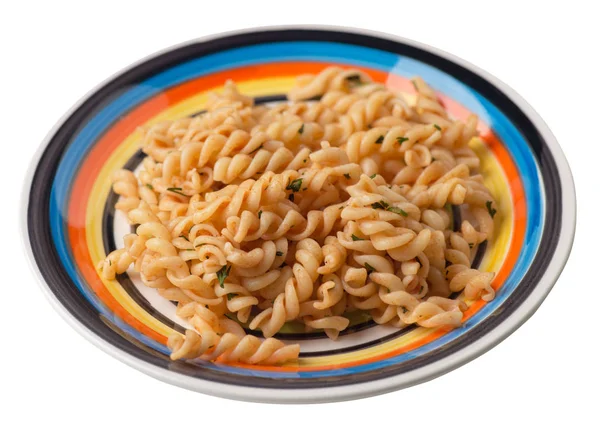 Pasta en un plato aislado sobre fondo blanco. pasta en tomate s — Foto de Stock